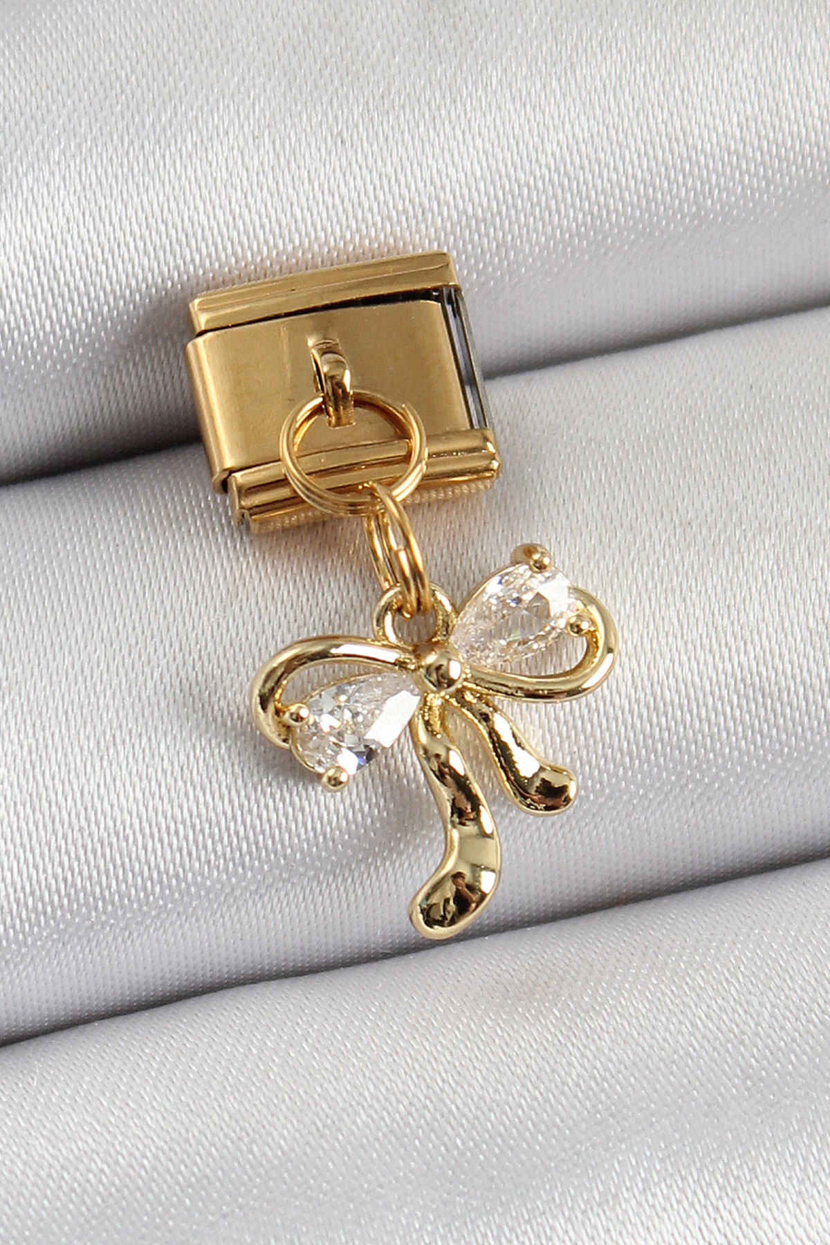 316L Çelik Sallantılı Zirkon Taşlı Fiyonk Model Gold Renk Nomination Charm 5886 1 316L Çelik Sallantılı Zirkon Taşlı Fiyonk Model Gold Renk Nomination Charm 5886