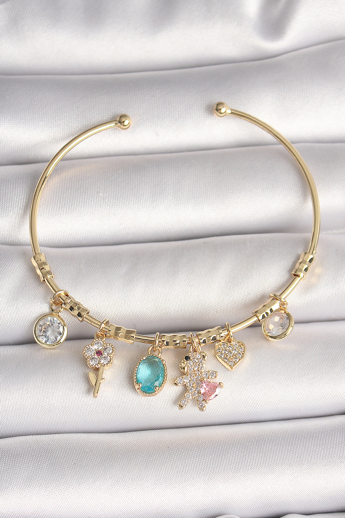 Pirinç Gold Renk Sallantı Zirkon Taşlı AYıcık Figür Kalp Detay Charm Kadın Bileklik 5886 1 Pirinç Gold Renk Sallantı Zirkon Taşlı AYıcık Figür Kalp Detay Charm Kadın Bileklik 5886