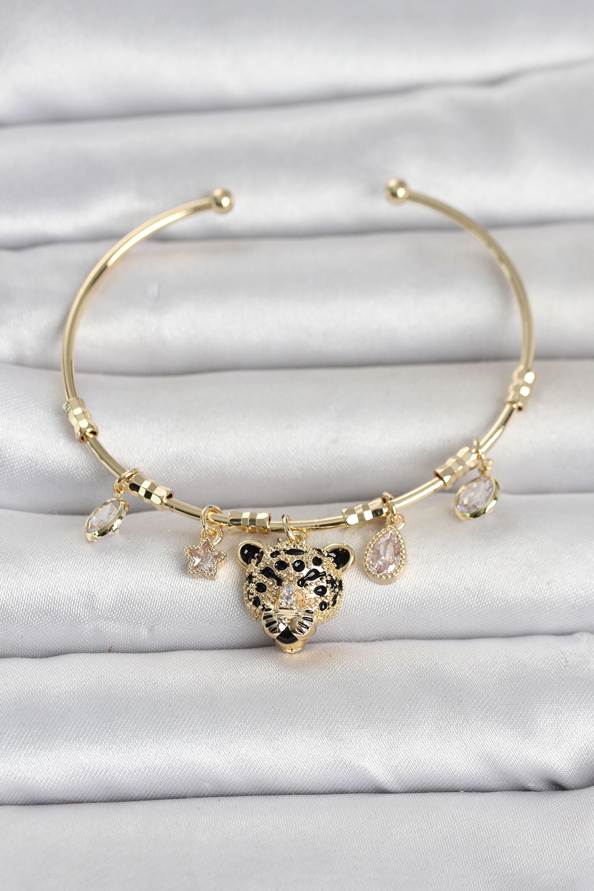 Pirinç Gold Renk Leopar Detaylı Charmlı Kadın Bileklik 5886 1 Pirinç Gold Renk Leopar Detaylı Charmlı Kadın Bileklik 5886