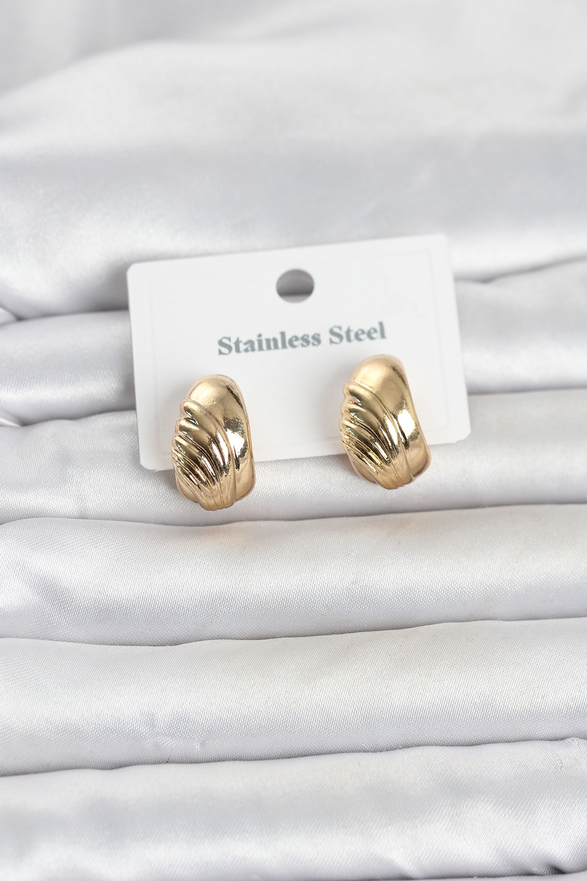 316L Çelik Gold Renk Desenli Yarım Halka Model Kadın Küpe 5886 1 316L Çelik Gold Renk Desenli Yarım Halka Model Kadın Küpe 5886