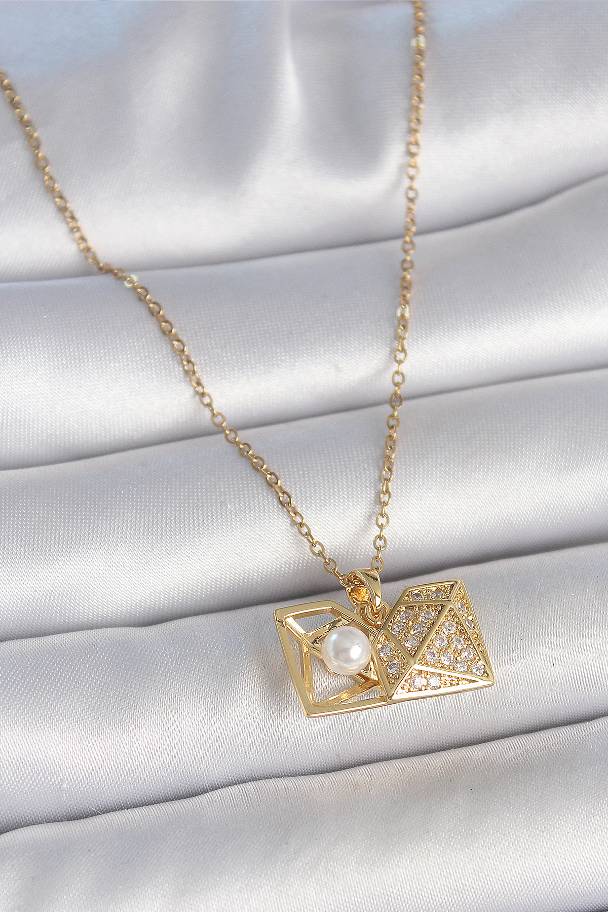316L Çelik Gold Renk Zincir Zirkon Taşlı Açılır İncili Elmas Model Kadın Kolye 5886 1 316L Çelik Gold Renk Zincir Zirkon Taşlı Açılır İncili Elmas Model Kadın Kolye 5886