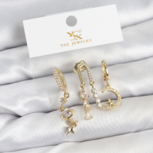 Pirinç Gold Renk Zirkon Taşlı Uzay Model YSX Trio Küpe Seti 5886