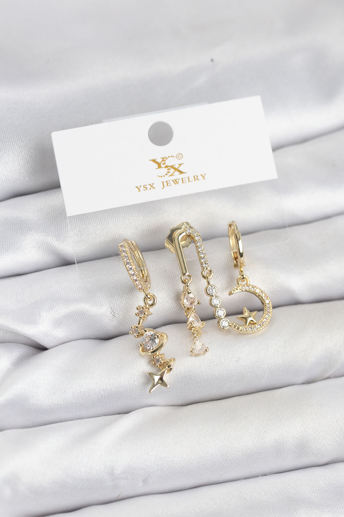 Pirinç Gold Renk Zirkon Taşlı Uzay Model YSX Trio Küpe Seti 5886 1 Pirinç Gold Renk Zirkon Taşlı Uzay Model YSX Trio Küpe Seti 5886