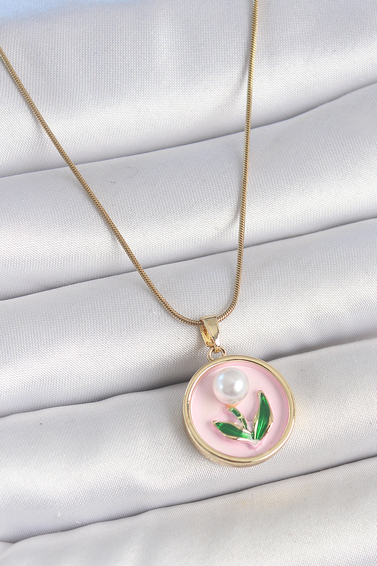 316L Çelik Gold Renk Zincir Pembe Mineli İncili Çiçek İşlemeli Portre Model Kadın Kolye 5886 1 316L Çelik Gold Renk Zincir Pembe Mineli İncili Çiçek İşlemeli Portre Model Kadın Kolye 5886