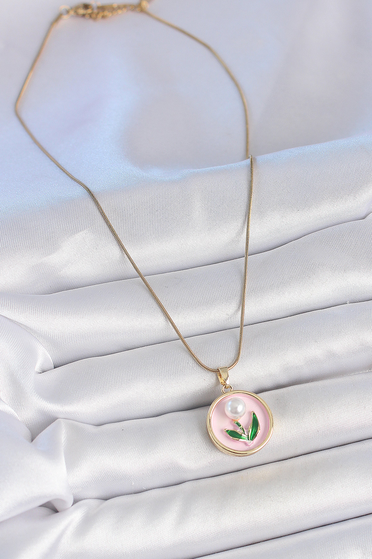 316L Çelik Gold Renk Zincir Pembe Mineli İncili Çiçek İşlemeli Portre Model Kadın Kolye 5886 2 316L Çelik Gold Renk Zincir Pembe Mineli İncili Çiçek İşlemeli Portre Model Kadın Kolye 5886 - Görsel 2