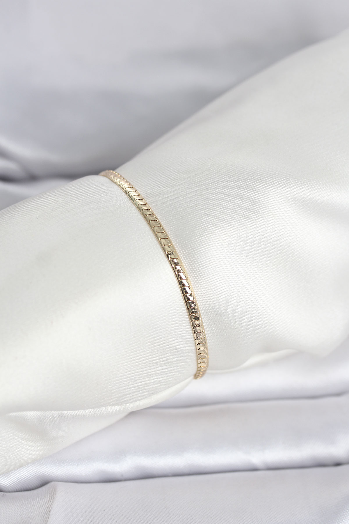 CM 14K Gold Renk Yassı Zincir Model Kadın Bileklik 5886 1 CM 14K Gold Renk Yassı Zincir Model Kadın Bileklik 5886