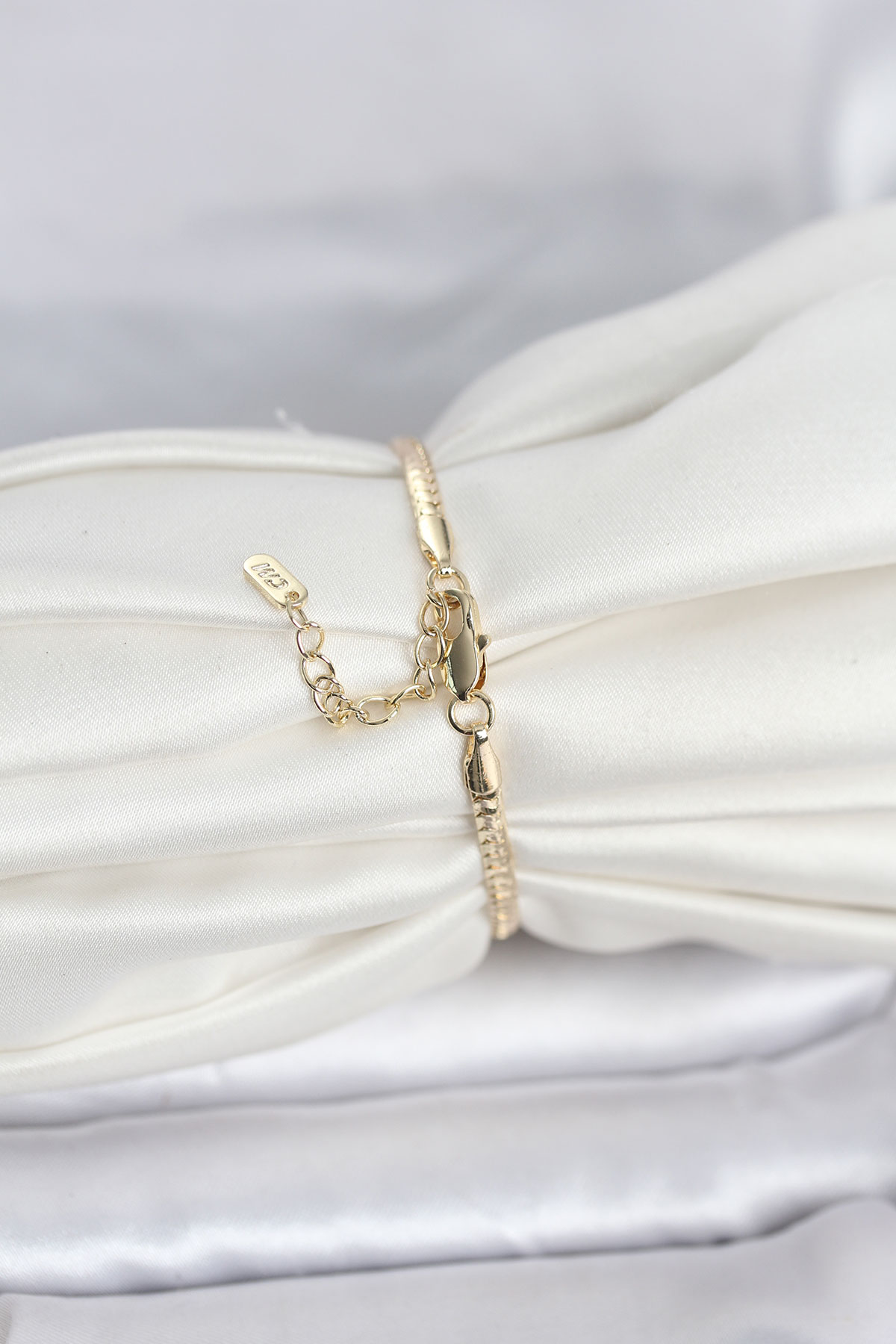 CM 14K Gold Renk Yassı Zincir Model Kadın Bileklik 5886 2 CM 14K Gold Renk Yassı Zincir Model Kadın Bileklik 5886 - Görsel 2