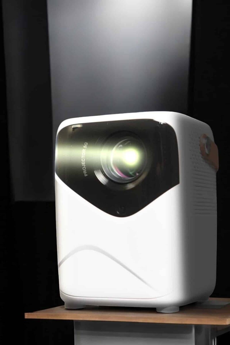 Taşınabilir Android Projeksiyon Wifi Destekli 4K Multimedia Tabanlı Ev Ve Ofis Tipi 2 Taşınabilir Android Projeksiyon Wifi Destekli 4K Multimedia Tabanlı Ev Ve Ofis Tipi - Görsel 2