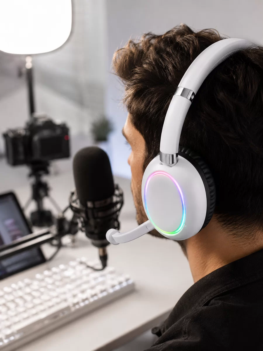 Beyaz Bluetooth 5.0 Mikrofonlu Kablosuz Kulak Üstü Kulaklık RGB Işıklı Type-C Şarjlı 2 Beyaz Bluetooth 5.0 Mikrofonlu Kablosuz Kulak Üstü Kulaklık RGB Işıklı Type-C Şarjlı - Görsel 2