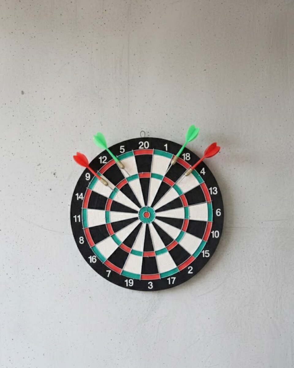 17 İnç Profesyonel Dart Tahtası Dayanıklı Yapı ve 4 Metal Dart Oku 1 17 İnç Profesyonel Dart Tahtası Dayanıklı Yapı ve 4 Metal Dart Oku