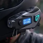 Kask İçi Bluetooth Kulaklık Kamera ve Fener Özellikli Su Geçirmez Dayanıklı Tasarım