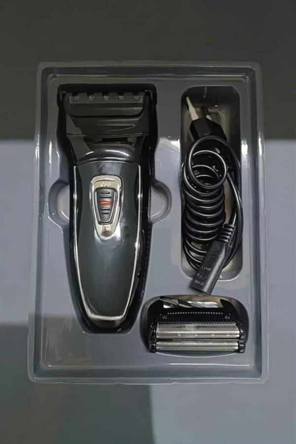 Şarjlı Paslanmaz Çelik Bıçaklı ve Kablosuz Saç Sakal Tıraş Makinesi 4 Şarjlı Paslanmaz Çelik Bıçaklı ve Kablosuz Saç Sakal Tıraş Makinesi - Görsel 4