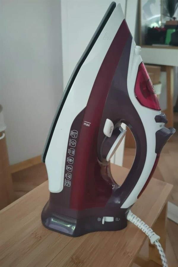 Modern Tasarım 2200W Dayanıklı Buharlı Seramik Kaplama Ütü 3 Modern Tasarım 2200W Dayanıklı Buharlı Seramik Kaplama Ütü - Görsel 3