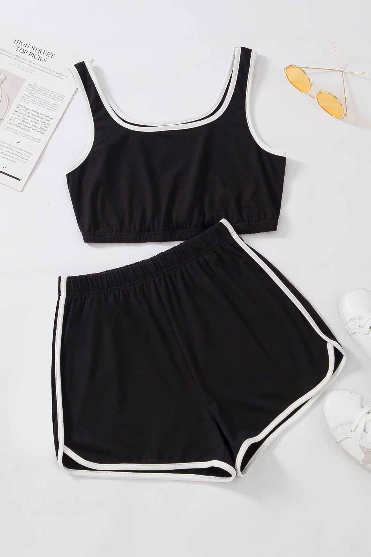 Kadın Siyah Askılı Crop Top ve Şortlu Gecelik Takım H110560 1 Kadın Siyah Askılı Crop Top ve Şortlu Gecelik Takım H110560