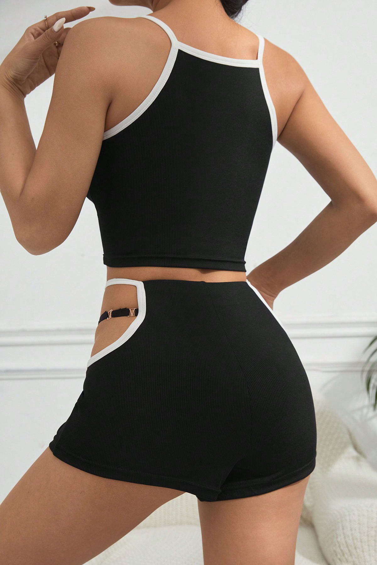 Kadın Siyah Beyaz Şortlu Cut-Out Detaylı Gecelik Takımı H110470 3 Kadın Siyah Beyaz Şortlu Cut-Out Detaylı Gecelik Takımı H110470 - Görsel 3