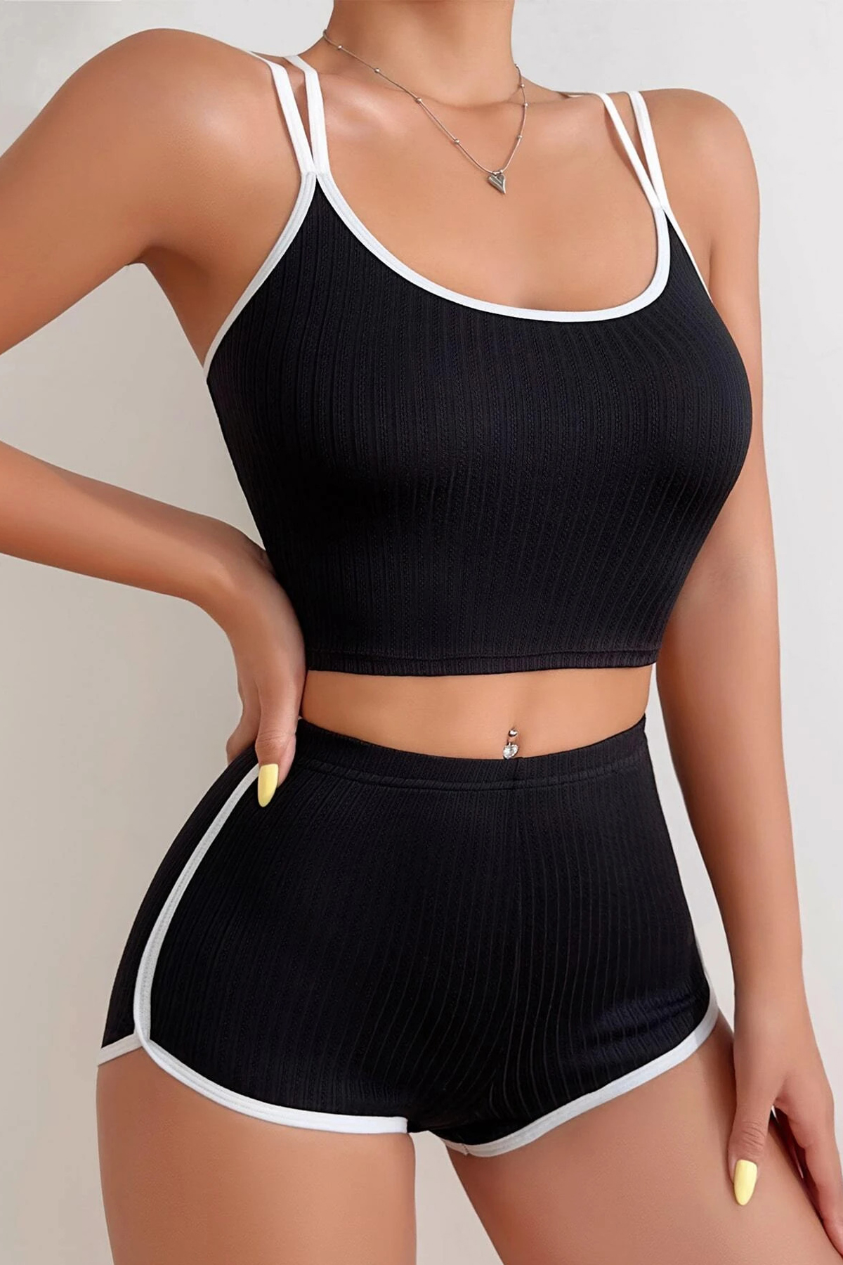 Kadın Siyah Beyaz Çapraz Lastik Detaylı Kaşkorse Şortlu Gecelik Takımı H110490 1 Kadın Siyah Beyaz Çapraz Lastik Detaylı Kaşkorse Şortlu Gecelik Takımı H110490