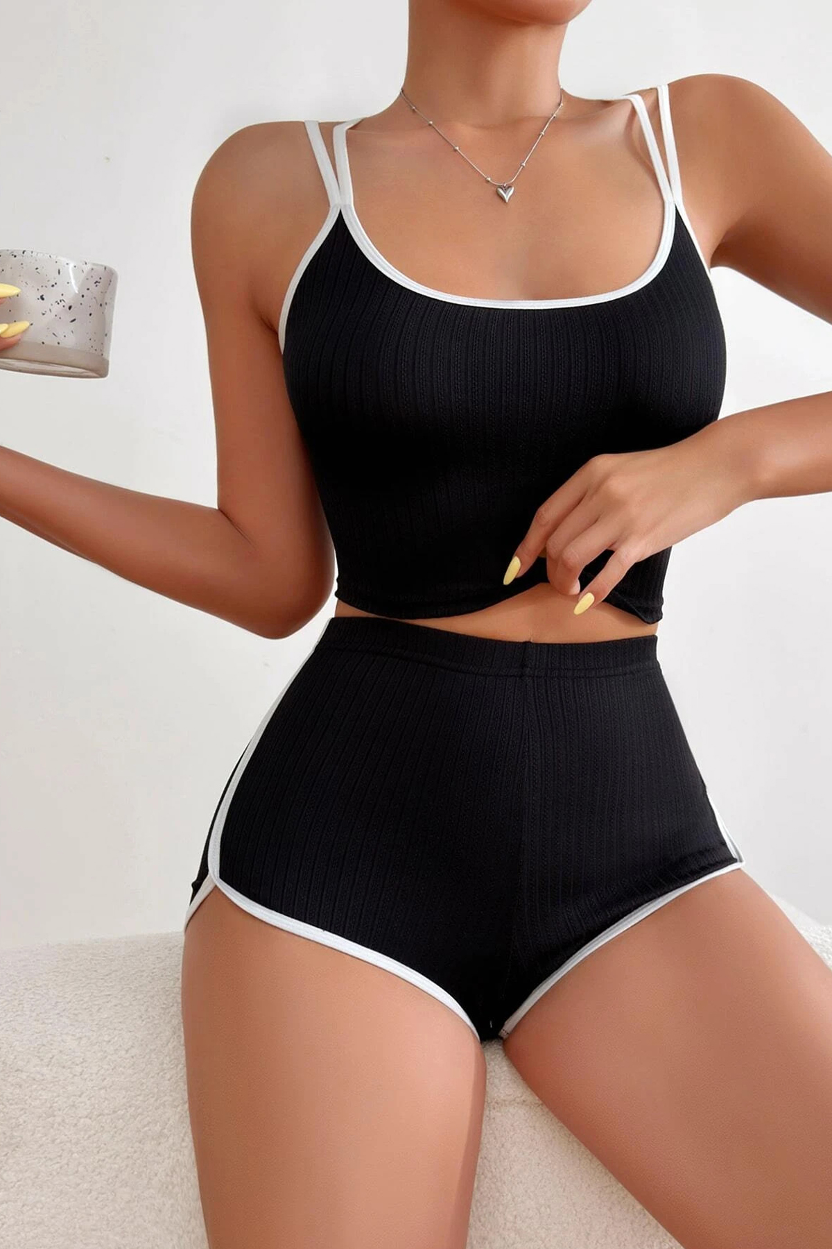 Kadın Siyah Beyaz Çapraz Lastik Detaylı Kaşkorse Şortlu Gecelik Takımı H110490 3 Kadın Siyah Beyaz Çapraz Lastik Detaylı Kaşkorse Şortlu Gecelik Takımı H110490 - Görsel 3