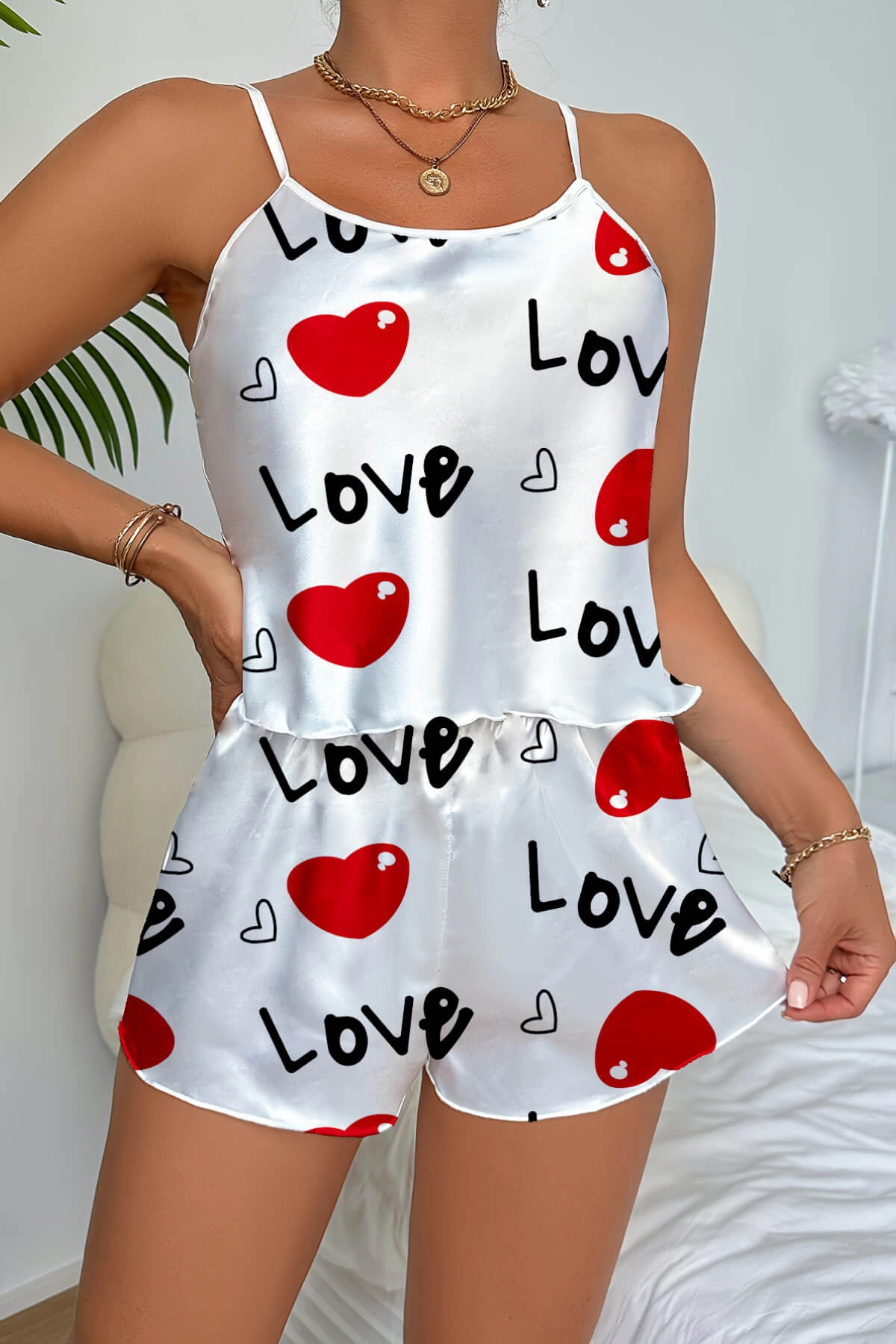 Love Desenli Beyaz Saten Şortlu Gecelik Takım 2 Love Desenli Beyaz Saten Şortlu Gecelik Takım - Görsel 2