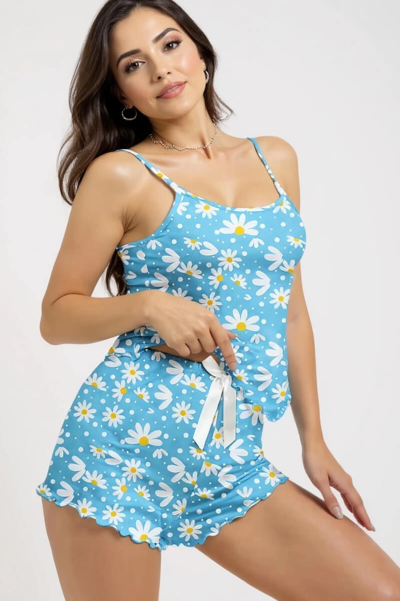 Papatya Baskılı Mavi Askılı Şortlu Pijama Takımı 1 Papatya Baskılı Mavi Askılı Şortlu Pijama Takımı