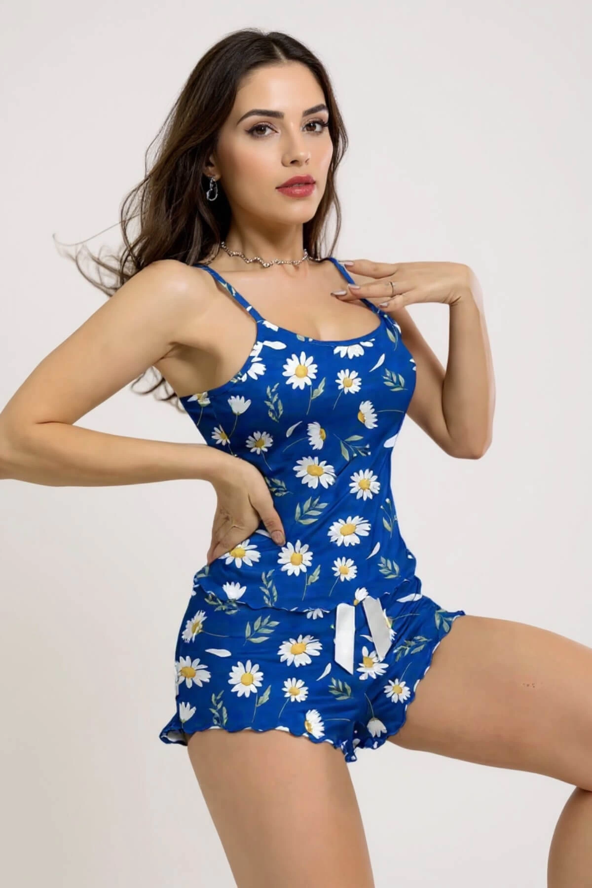 Papatya Desenli Mavi Askılı Şortlu Pijama Takımı 3 Papatya Desenli Mavi Askılı Şortlu Pijama Takımı - Görsel 3