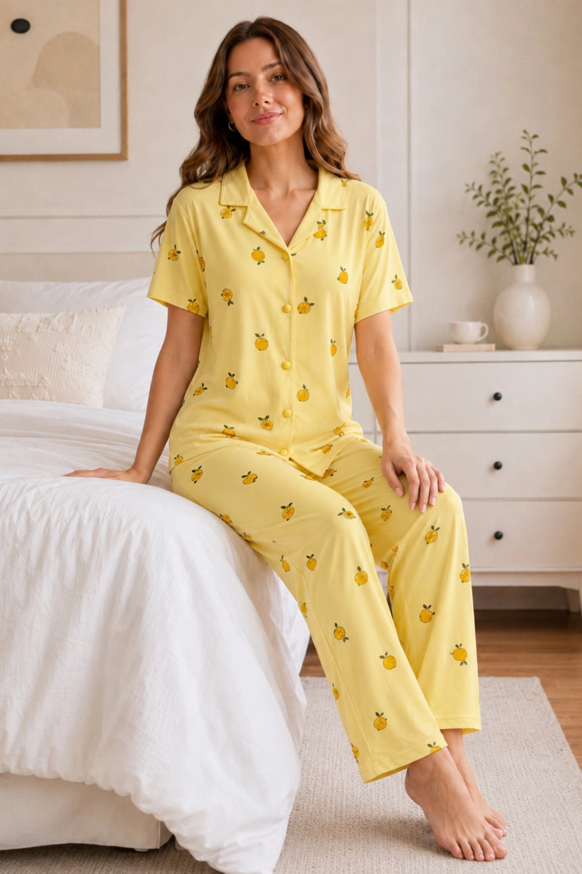 Sarı Limon Desenli Kısa Kollu Gömlek Yaka Milan Kumaş Kadın Pijama Takımı 3 Sarı Limon Desenli Kısa Kollu Gömlek Yaka Milan Kumaş Kadın Pijama Takımı - Görsel 3