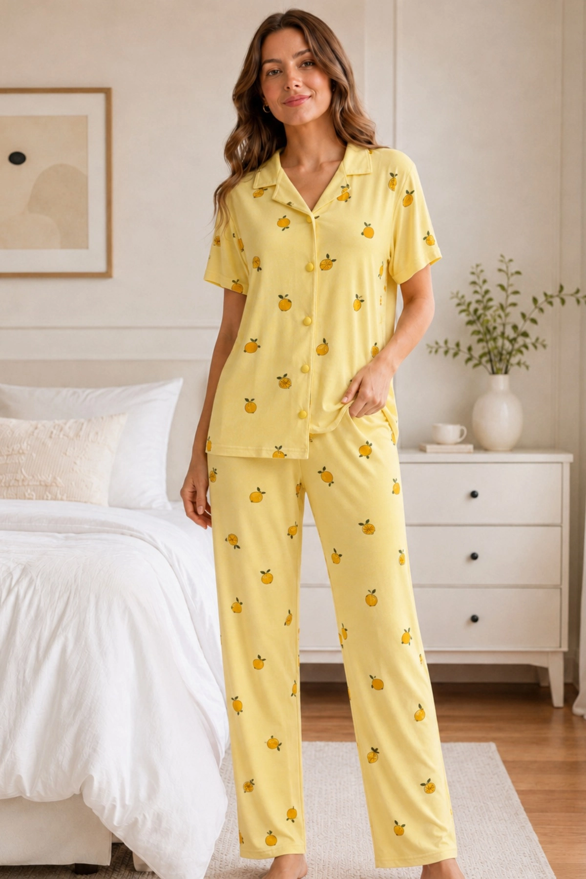 Sarı Limon Desenli Kısa Kollu Gömlek Yaka Milan Kumaş Kadın Pijama Takımı 2 Sarı Limon Desenli Kısa Kollu Gömlek Yaka Milan Kumaş Kadın Pijama Takımı - Görsel 2